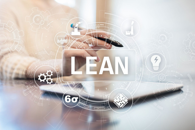 lean-service-manager_wrightstudio_adobestock_235419929