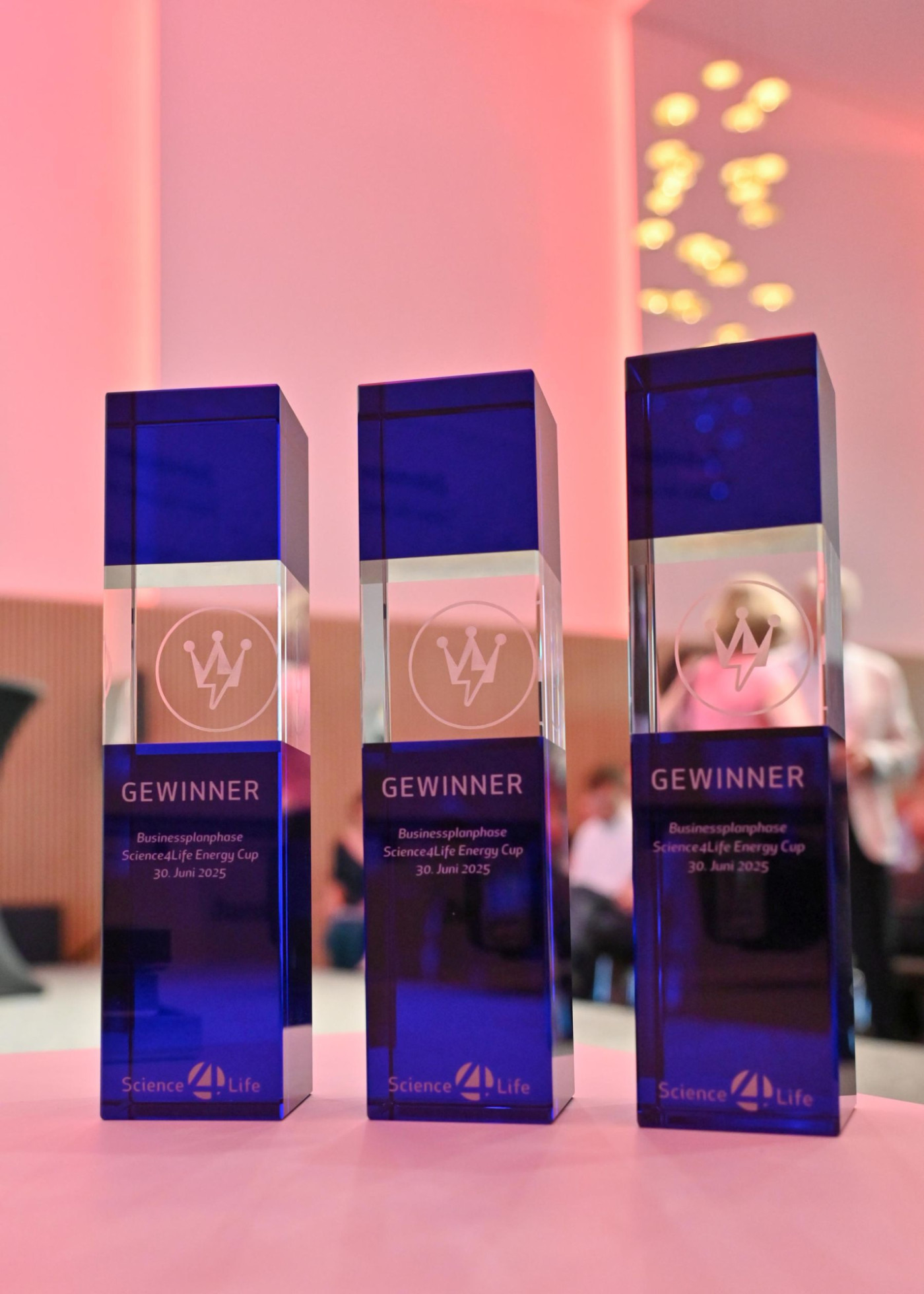 science4life_abschlusspramierung_gewinnerpokale_energycup-300dpi-jpg-c-science4life